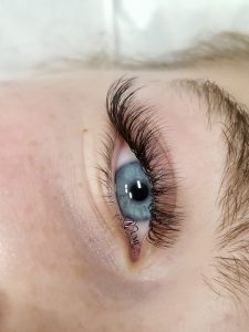 Volume eyelash extensions